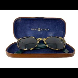 Tommy Hilfiger Wayfarer Tinted Sunglasses